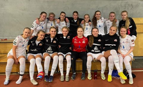 Sigur og þrjú stig í höfn. Ánægðar Þór/KA-stelpur í leikslok.