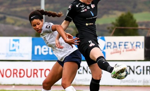 Arna Sif í síðasta leik sínum fyrir Þór/KA í bili, gegn Keflavík í lokaumferð Íslandsmótsins. Mynd: …