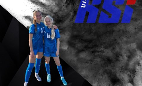 Kolfinna Eik Elínardóttir og Karlotta Björk Andradóttir í landsliðsgallanum.